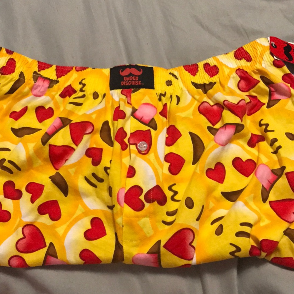 Emoji love boxer shorts